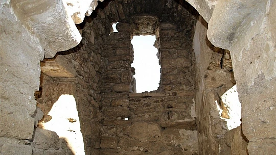 Bir dönem cami ve hastane olarak kullanılmış tam bin 200 yıllık