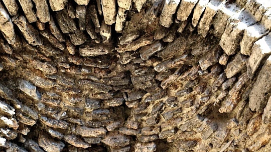 Bir dönem cami ve hastane olarak kullanılmış tam bin 200 yıllık