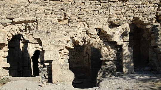 Bir dönem cami ve hastane olarak kullanılmış tam bin 200 yıllık