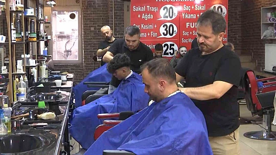 Bu berber memnun kalmayan müşterilerden ücret almıyor