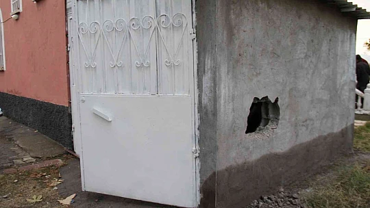 Bu kadarına da pes dedirten hırsızlık: Kamyonla köye gelen hırsızlar 15 evi talan etti