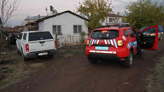 Bu kadarına da pes dedirten hırsızlık: Kamyonla köye gelen hırsızlar 15 evi talan etti