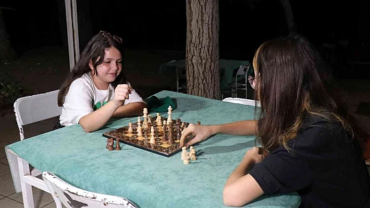 Bu kıraathaneye erkekler giremiyor