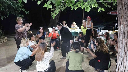 Bu kıraathaneye erkekler giremiyor