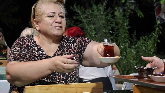 Bu kıraathaneye erkekler giremiyor