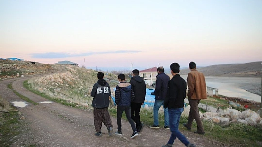 Bu köy, 3 ilin ortasında ama telefonlar çekmiyor