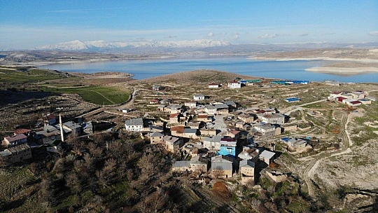 Bu köy, 3 ilin ortasında ama telefonlar çekmiyor