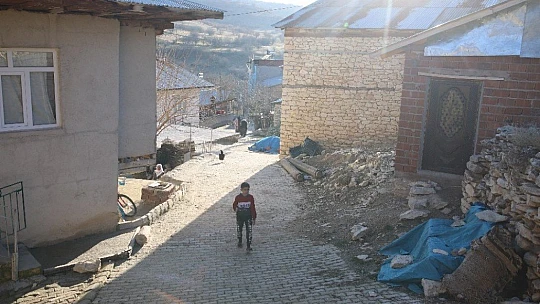 Bu köy, 3 ilin ortasında ama telefonlar çekmiyor