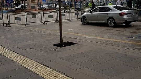 İki Cadde yaya ve araç trafiğine kapatıldı