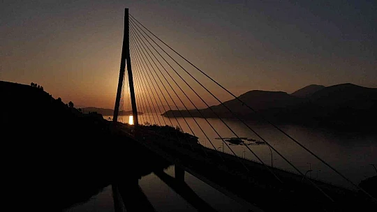 Çelik miktarı ile Eyfel'e eşdeğer Kömürhan Köprüsü'nde günbatımı güzelliği