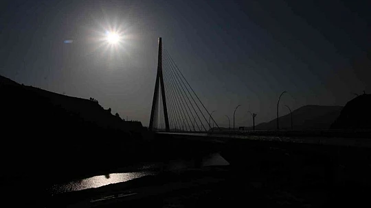 Çelik miktarı ile Eyfel'e eşdeğer Kömürhan Köprüsü'nde günbatımı güzelliği