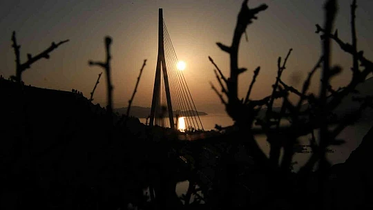 Çelik miktarı ile Eyfel'e eşdeğer Kömürhan Köprüsü'nde günbatımı güzelliği