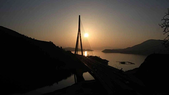 Çelik miktarı ile Eyfel'e eşdeğer Kömürhan Köprüsü'nde günbatımı güzelliği