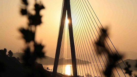 Çelik miktarı ile Eyfel'e eşdeğer Kömürhan Köprüsü'nde günbatımı güzelliği