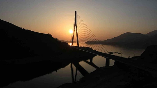 Çelik miktarı ile Eyfel'e eşdeğer Kömürhan Köprüsü'nde günbatımı güzelliği