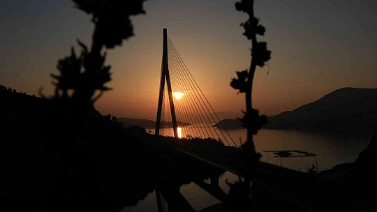 Çelik miktarı ile Eyfel'e eşdeğer Kömürhan Köprüsü'nde günbatımı güzelliği