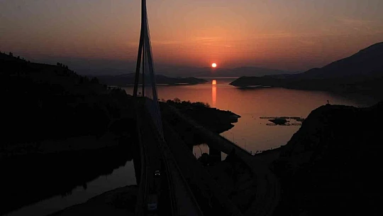 Çelik miktarı ile Eyfel'e eşdeğer Kömürhan Köprüsü'nde günbatımı güzelliği