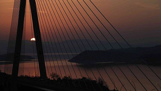 Çelik miktarı ile Eyfel'e eşdeğer Kömürhan Köprüsü'nde günbatımı güzelliği