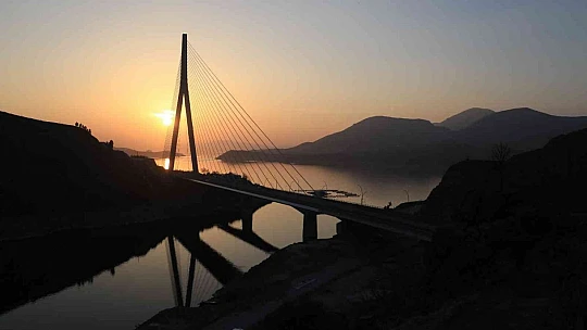 Çelik miktarı ile Eyfel'e eşdeğer Kömürhan Köprüsü'nde günbatımı güzelliği