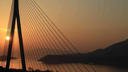 Çelik miktarı ile Eyfel'e eşdeğer Kömürhan Köprüsü'nde günbatımı güzelliği