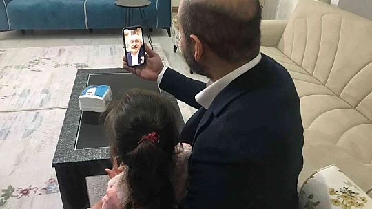 CHP Genel Başkanı Kılıçdaroğlu, Elazığ depreminin simgesi 'Yüsra Bebek' ile görüştü