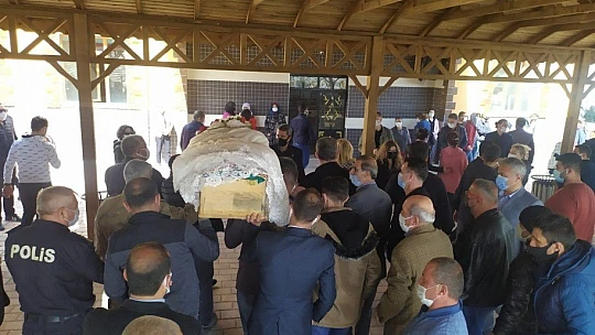 Cinayete kurban giden, Emine gelinlikli tabutu ile son yolculuğuna uğurlandı