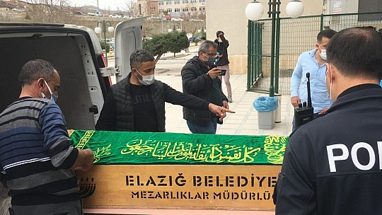 Cinayete kurban giden Emine'nin cenazesi ailesinin gözyaşları arasında morgdan alındı