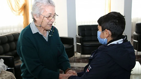 Çocuklardan en yaşlı öğretmenlere anlamlı ziyaret