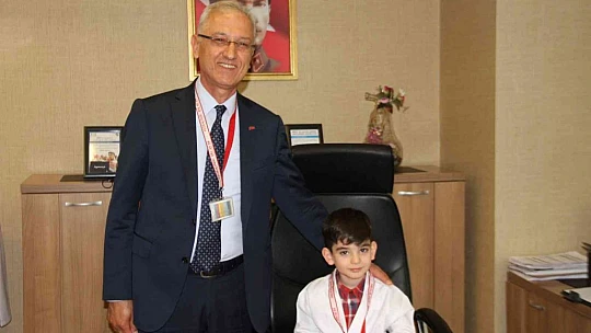 Çok sevdiği Medical Park Hastanesinde bir günlüğüne başhekim oldu