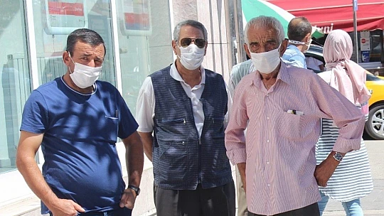 Covid-19 artınca, Elazığ'da herkes maske takmaya başladı