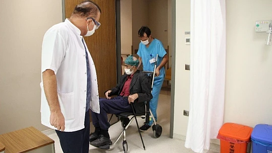 Covid-19'u yenen doktor, Maske ve Karantina uyarısı yaptı