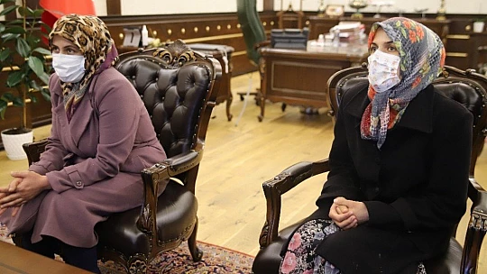 Cumhurbaşkanından talepte bulunan kadınları, vali misafir etti