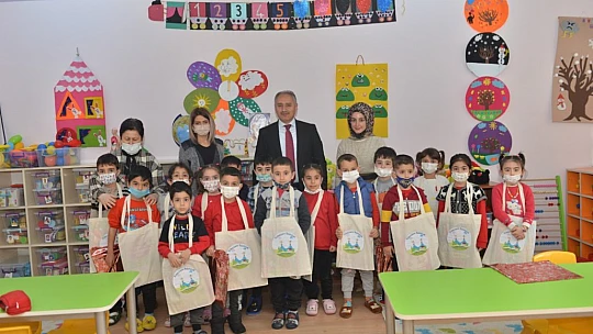 Milli Eğitim Müdürü Gürtürk, çocuklarla kitap okudu