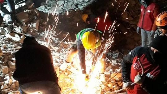 İHH Elazığ İnsani Yardım Derneği deprem bölgesinde