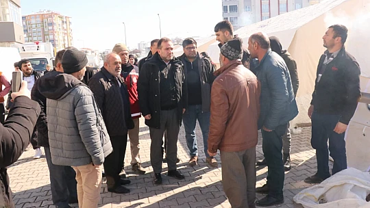 Milletvekili Ağar, Depremzedelerin taleplerini dinliyor