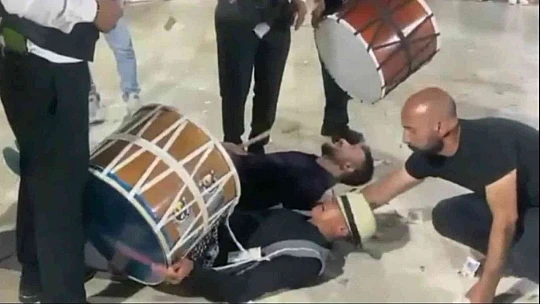 Davulcu sünnet düğününde kendinden geçti