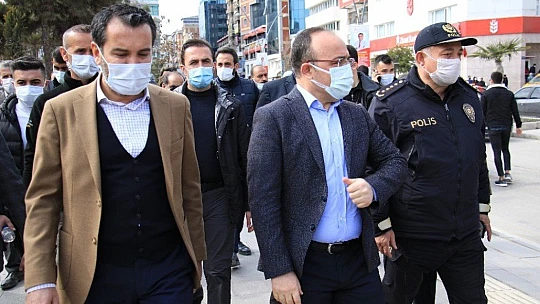 Denetime çıkan Vali, hem çay borçlarını ödedi, hem de gözleme yaptı