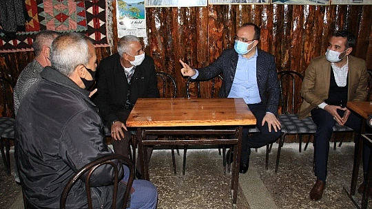 Denetime çıkan Vali, hem çay borçlarını ödedi, hem de gözleme yaptı