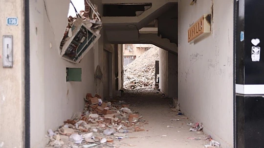 Deprem bölgesi Elazığ'da kısıtlamayla yıkımlar hız kazandı