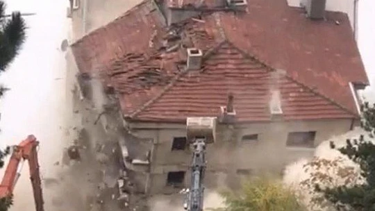 Deprem bölgesi Elazığ'da kısıtlamayla yıkımlar hız kazandı