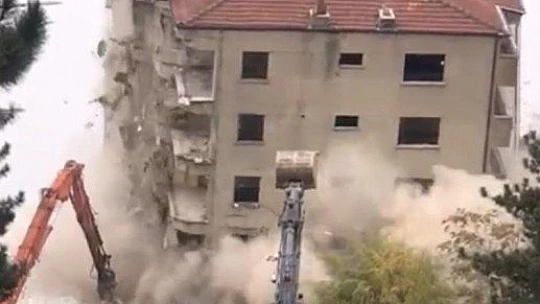 Deprem bölgesi Elazığ'da kısıtlamayla yıkımlar hız kazandı