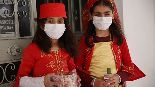 Deprem ve pandeminin etkilediği Elazığ'ın köy okullarında ilk ders heyecanı