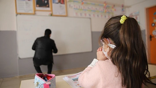 Deprem ve pandeminin etkilediği Elazığ'ın köy okullarında ilk ders heyecanı