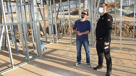 Depreme karşı yapılan çelik evler yükseliyor