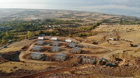 Depreme karşı yapılan çelik evler yükseliyor