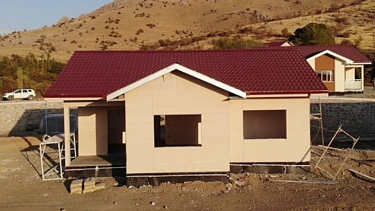 Depreme karşı yapılan çelik evler yükseliyor