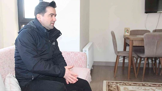 Depremin merkez üssünde vatandaşlar evlerine kavuşmanın mutluluğunu yaşıyor