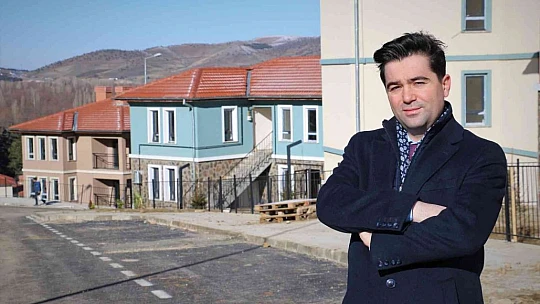 Depremin merkez üssünde vatandaşlar evlerine kavuşmanın mutluluğunu yaşıyor