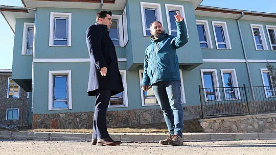 Depremin merkez üssünde vatandaşlar evlerine kavuşmanın mutluluğunu yaşıyor