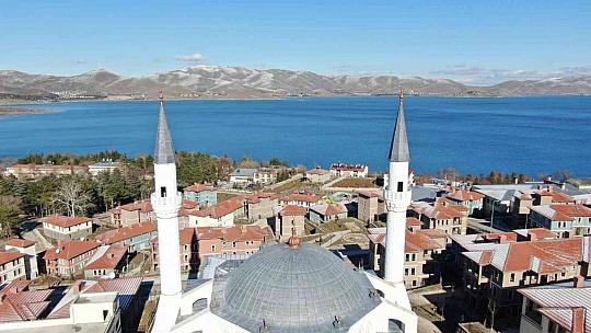 Depremin merkez üssünde vatandaşlar evlerine kavuşmanın mutluluğunu yaşıyor